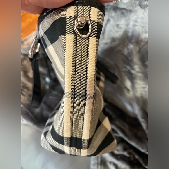 Sold***Burberry authentic shoulder bag - Picture 7 of 14